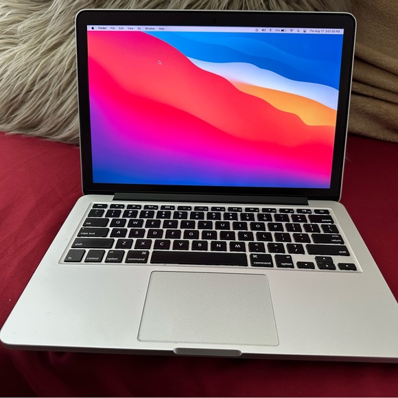 MacBook Pro 13” Retina late 2013 in EUC - Picture 2 of 8